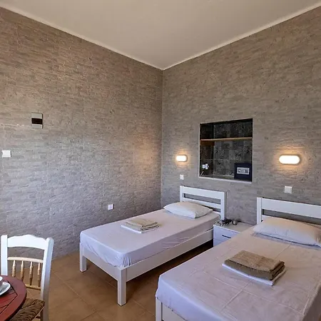 Apartament Petalides *