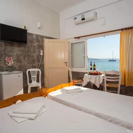 Petalides Apartament *