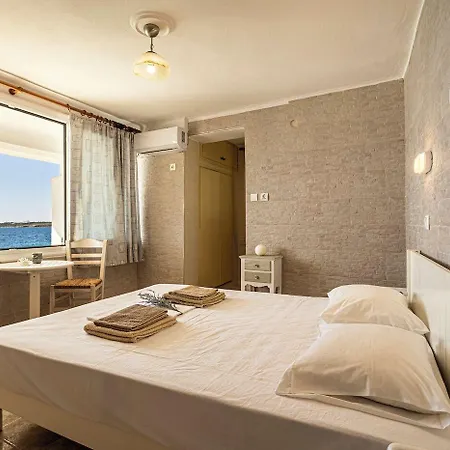 Petalides Apartament *