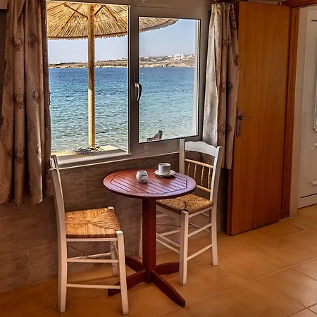 Apartament Petalides *