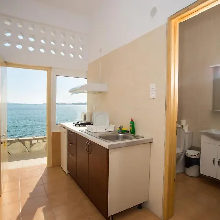 Apartament Petalides